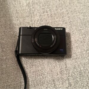 Sony Cyber-Shot DSC-RX100 Mark 5 Compact Digital Camera